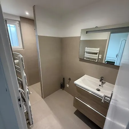 Maison Lumineuse Et Moderne - Proche Auchan