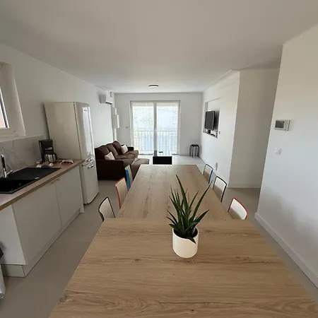 Maison Lumineuse Et Moderne - Proche Auchan Apartman *